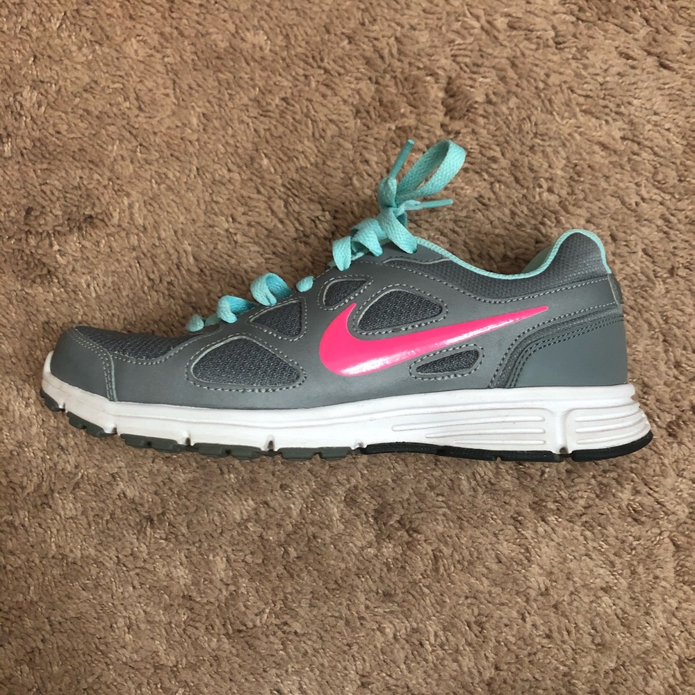Nike Shoes - Picture 7 of 9